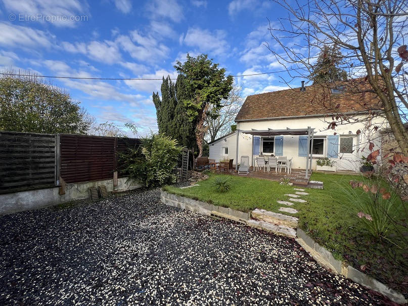 Maison à CHERISY