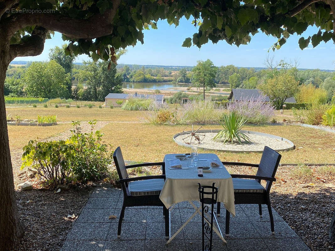 Commerce à POUILLY-SUR-LOIRE