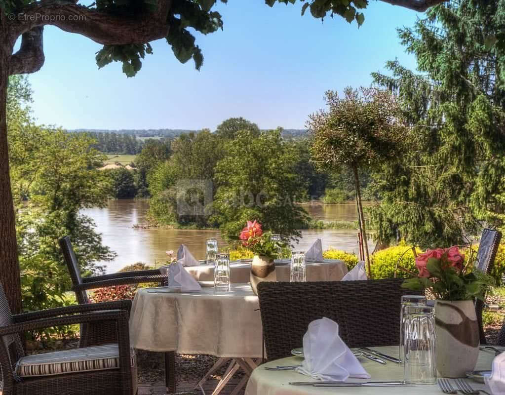 Commerce à POUILLY-SUR-LOIRE