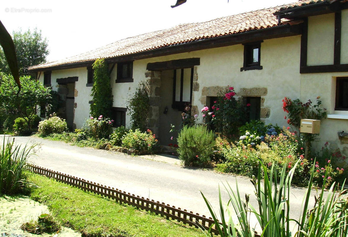 HOUSE (6) - Maison à PRESSIGNAC