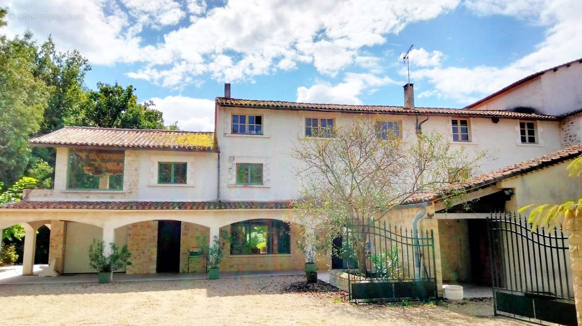 OVERVIEW - Maison à VOUTHON