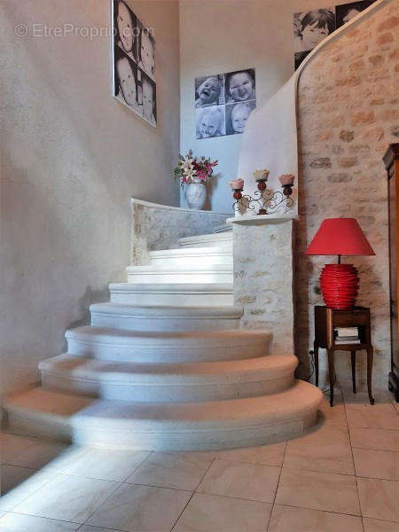 STAIRCASE - Maison à VOUTHON