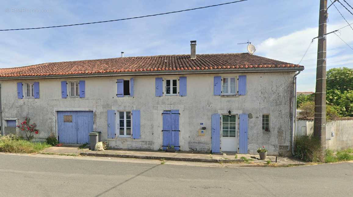 Maison à CHASSENEUIL-SUR-BONNIEURE