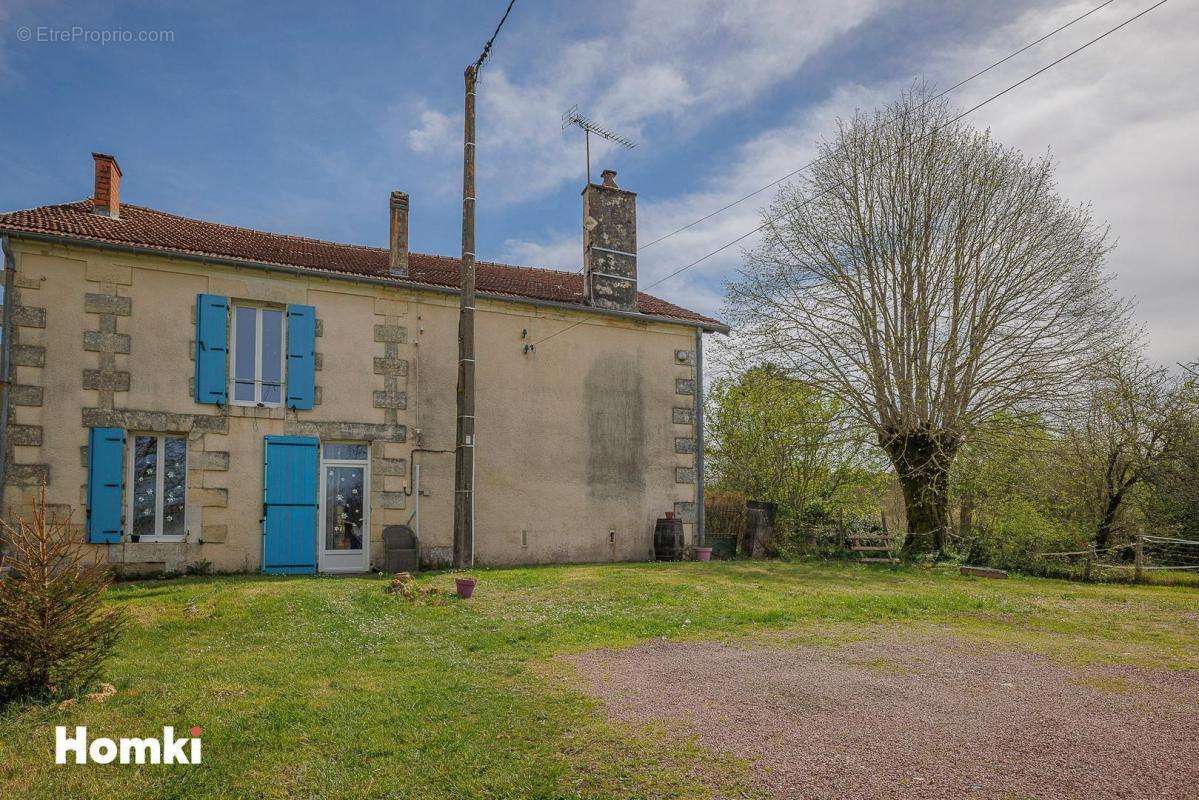 Maison à LA CLOTTE