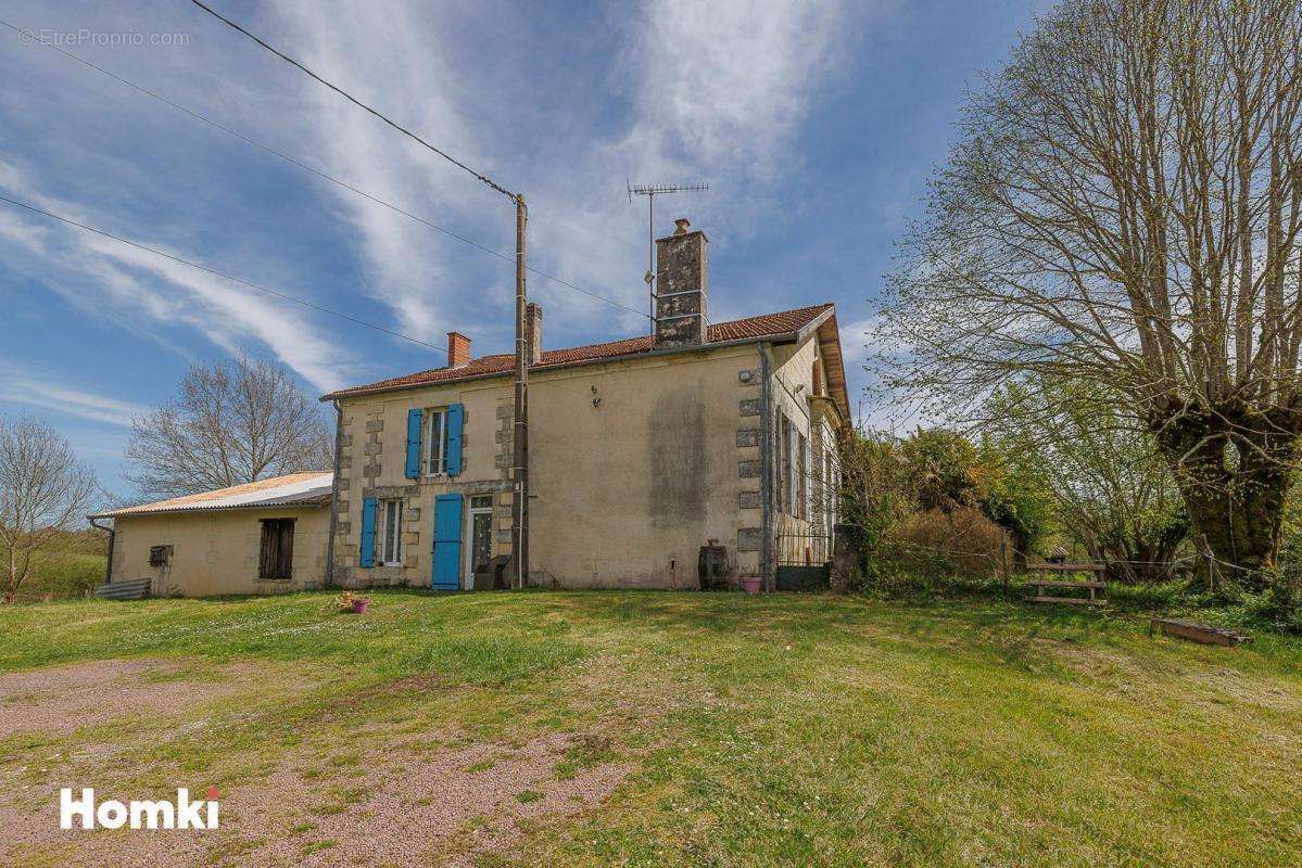 Maison à LA CLOTTE