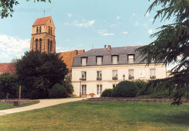 Terrain à SAINT-GERMAIN-LES-ARPAJON