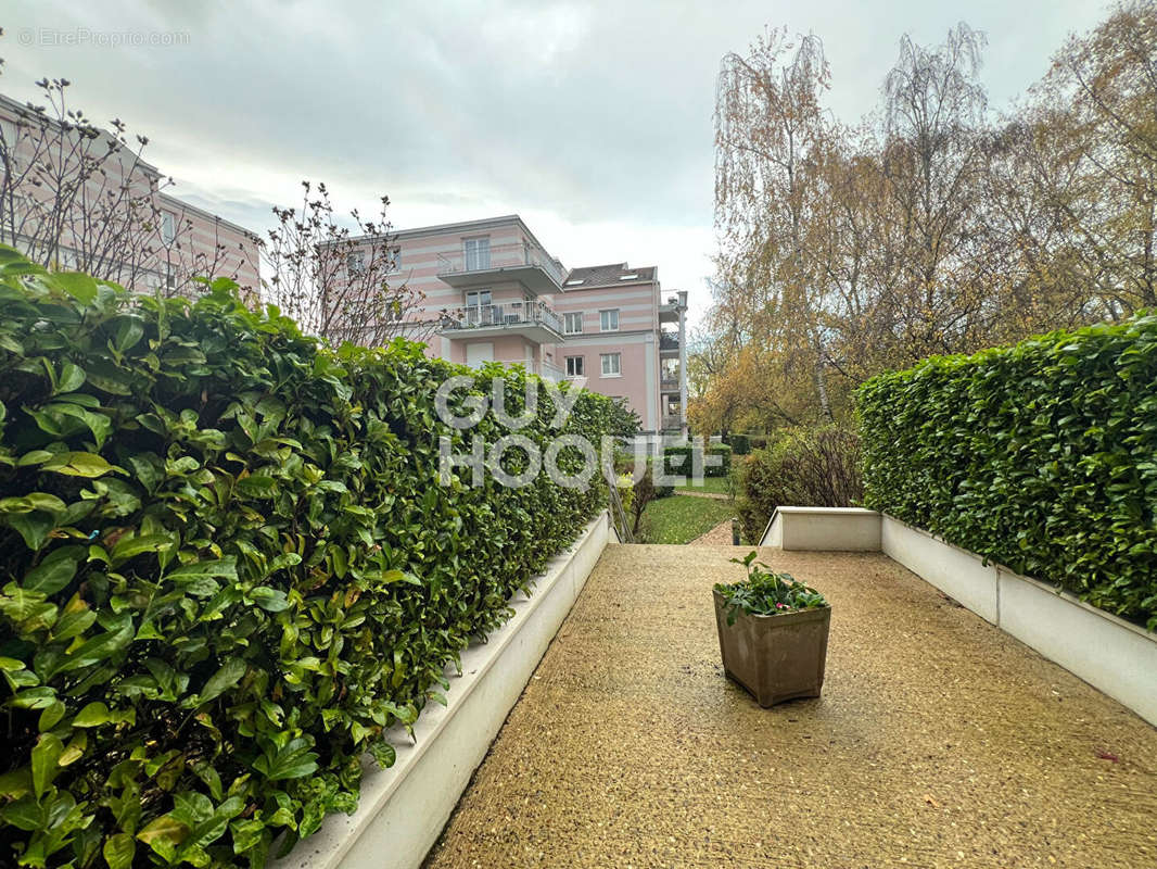 Appartement à L&#039;HAY-LES-ROSES