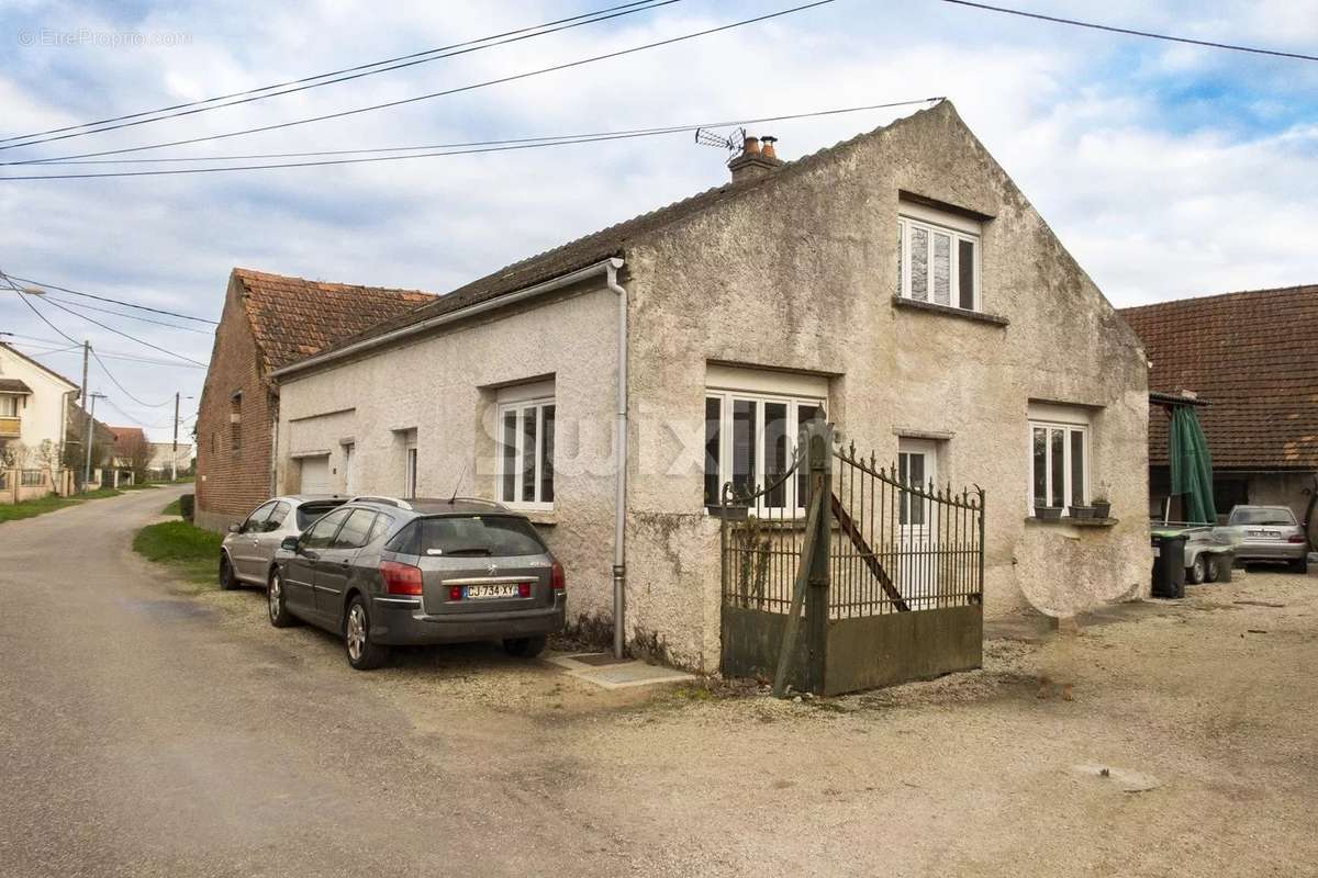 Maison à CHARNAY-LES-CHALON