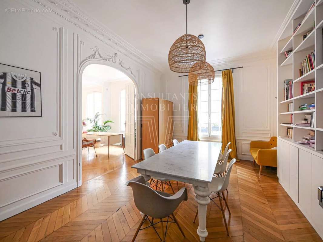 Appartement à PARIS-8E