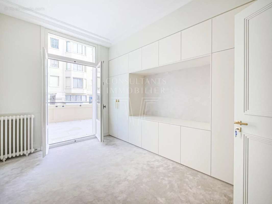 Appartement à PARIS-16E