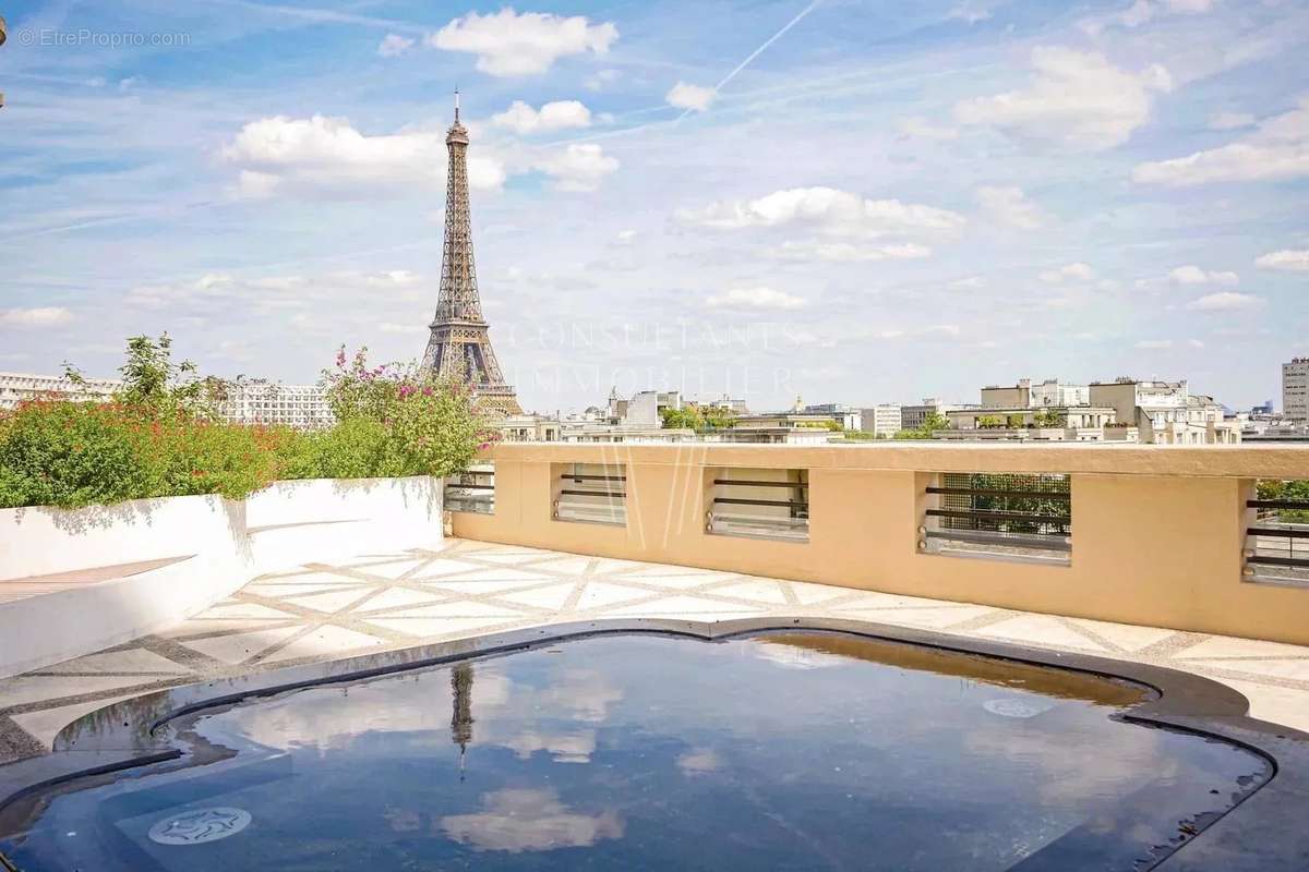 Appartement à PARIS-16E