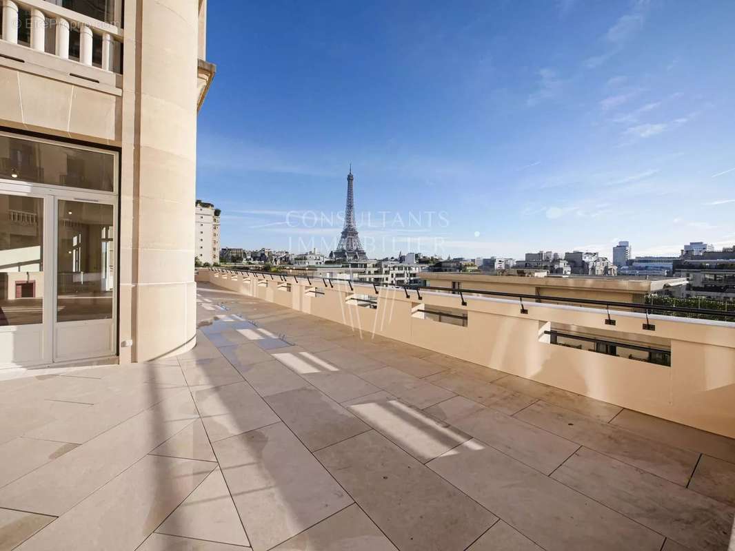 Appartement à PARIS-16E