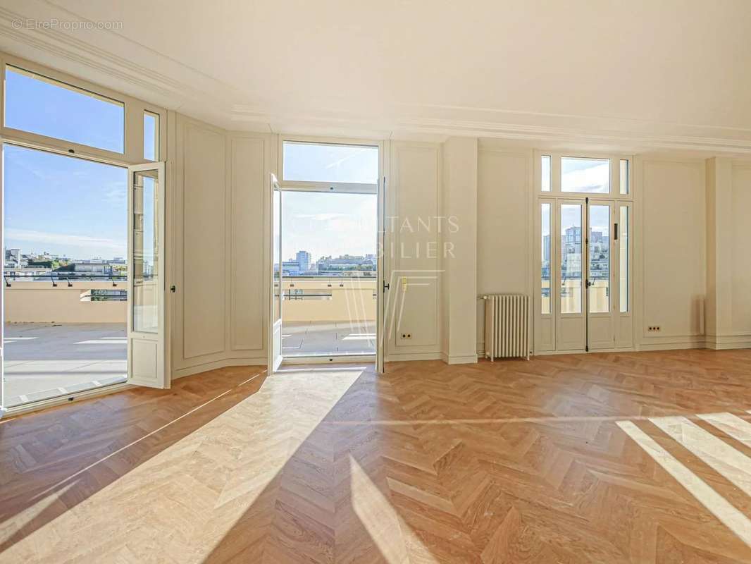 Appartement à PARIS-16E