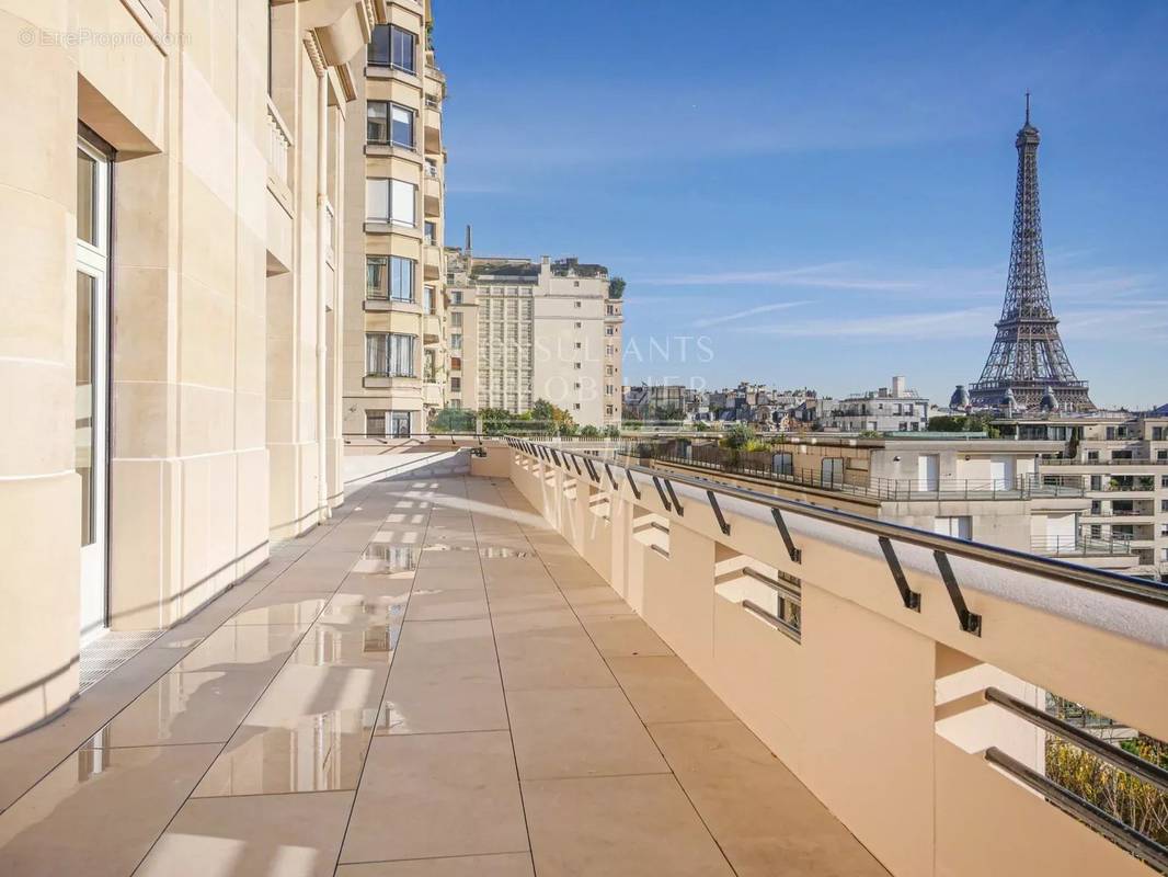 Appartement à PARIS-16E