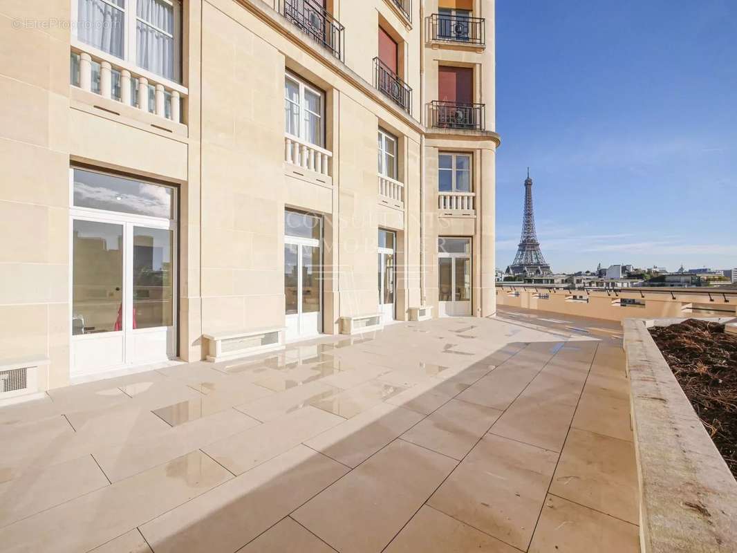 Appartement à PARIS-16E