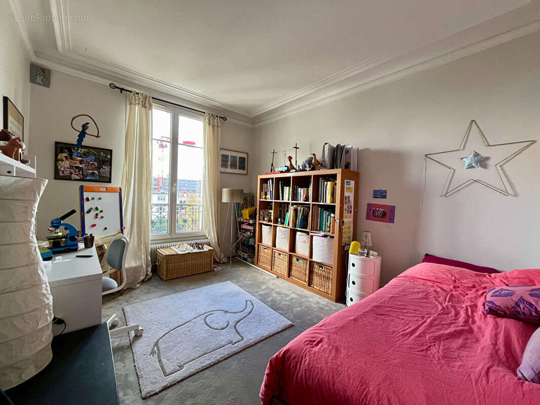 Appartement à NEUILLY-SUR-SEINE