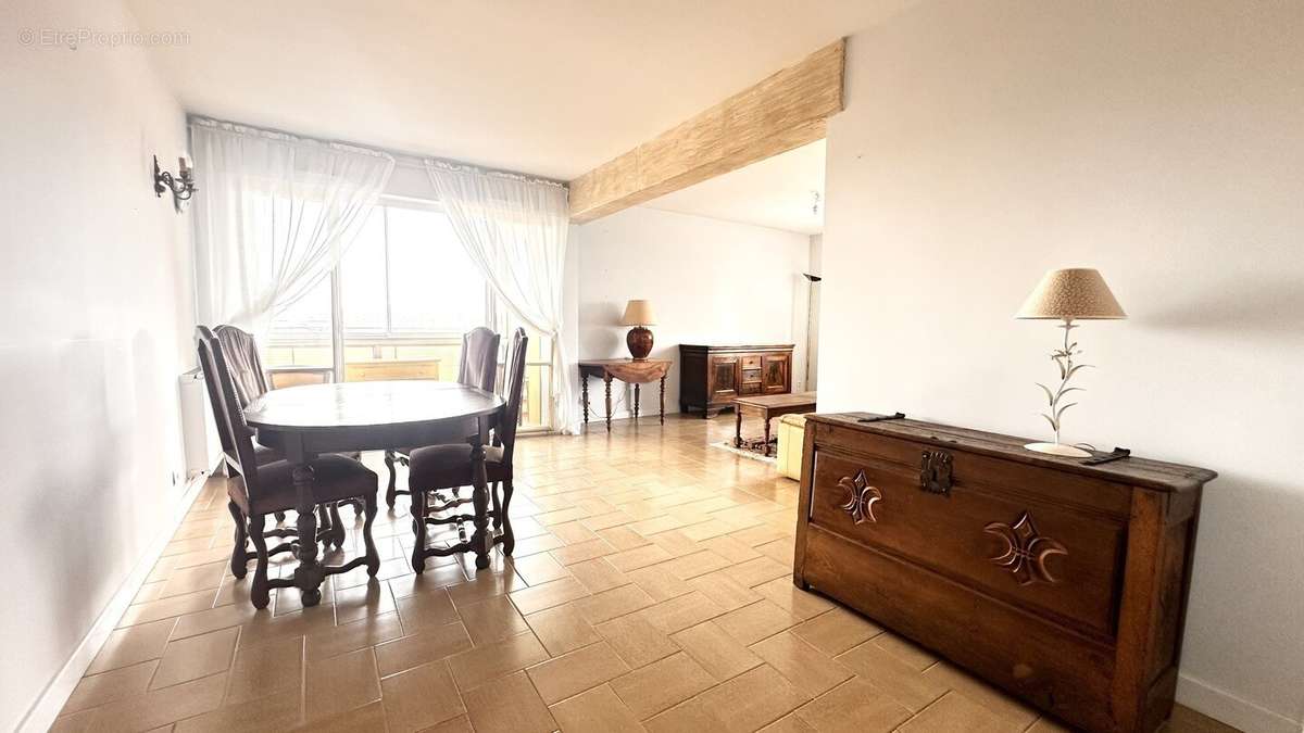 Appartement à BAGNOLS-SUR-CEZE