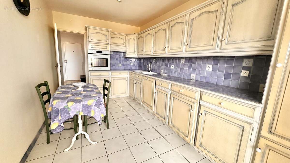 Appartement à BAGNOLS-SUR-CEZE