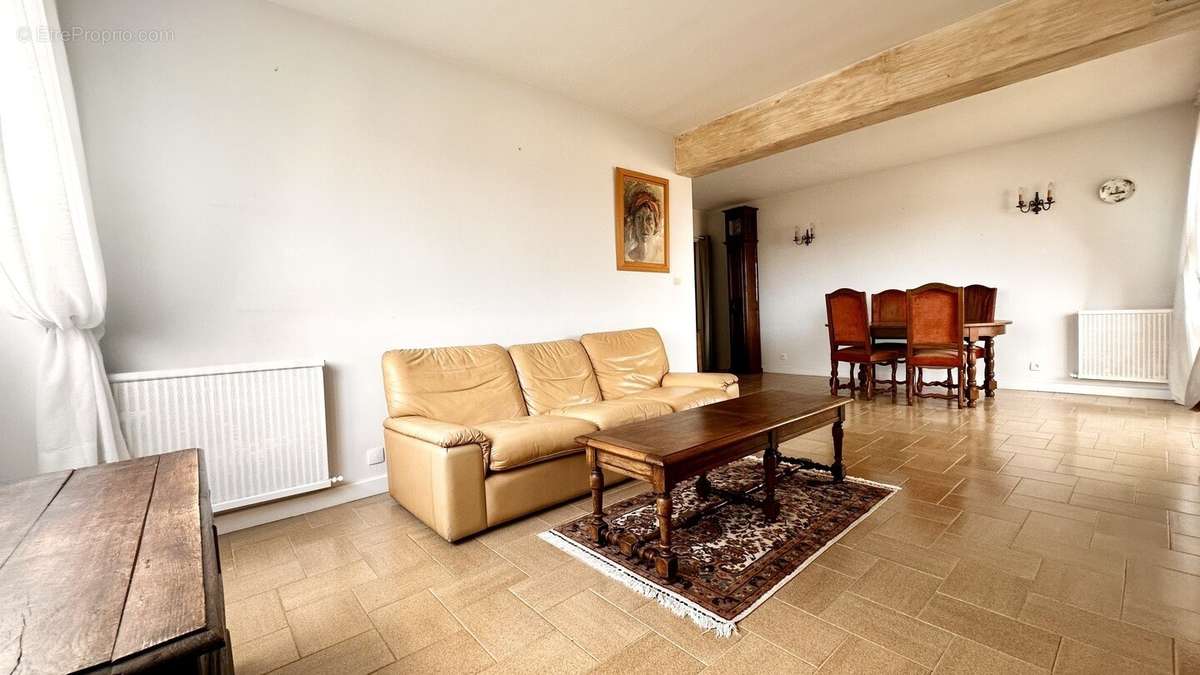 Appartement à BAGNOLS-SUR-CEZE