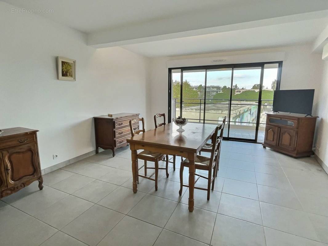 Appartement à LA LONDE-LES-MAURES