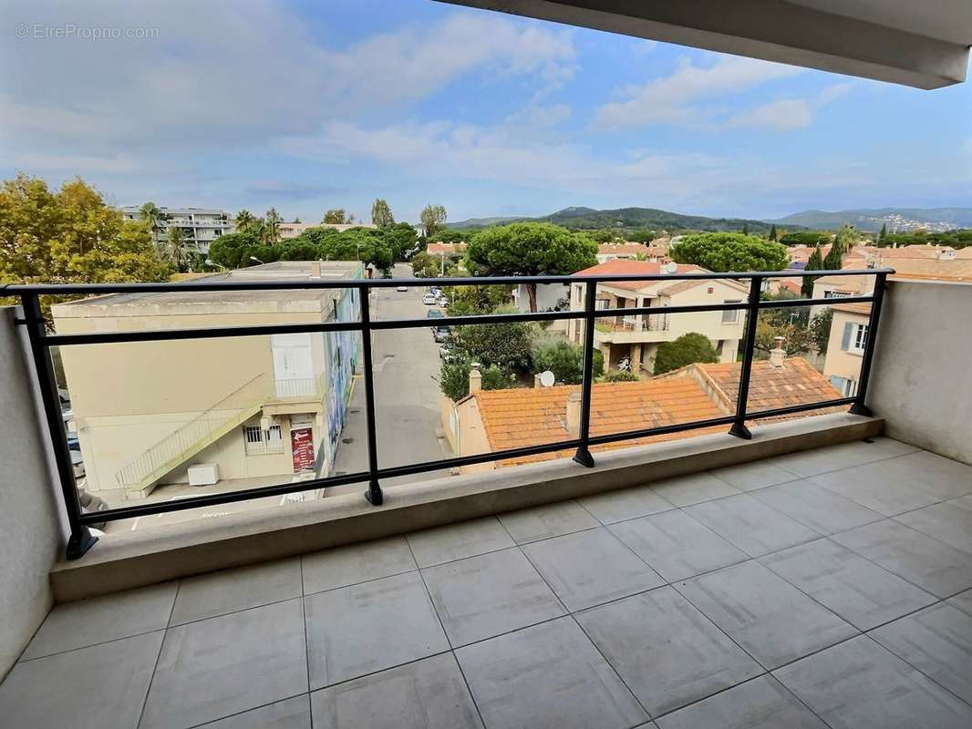 Appartement à LA LONDE-LES-MAURES