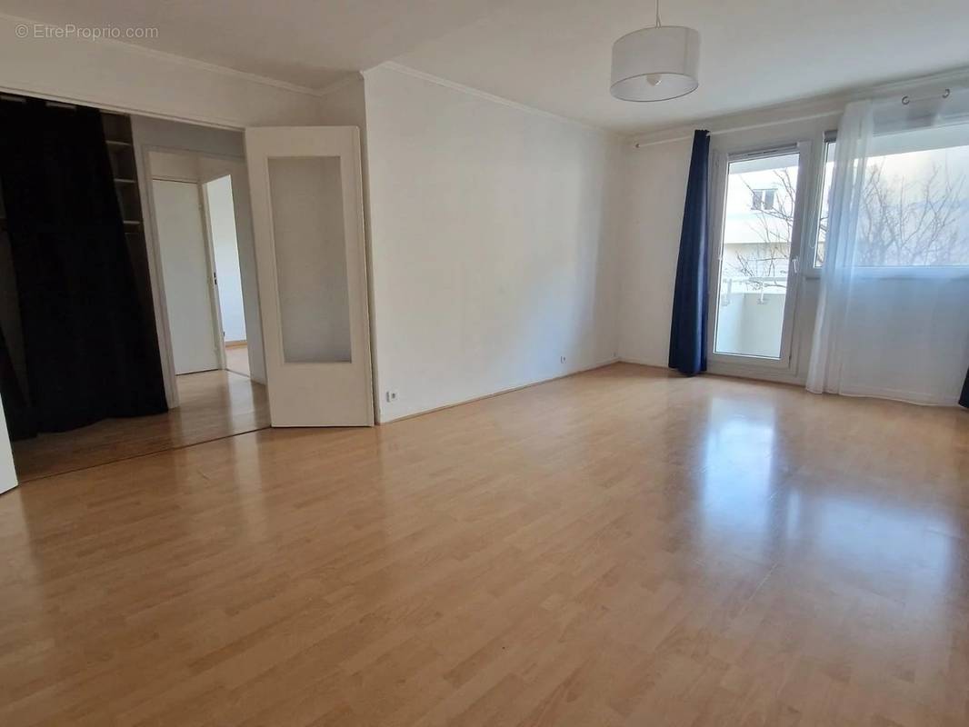 Appartement à MONTIGNY-LE-BRETONNEUX