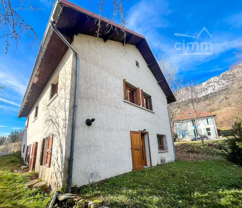 Maison à LA TERRASSE