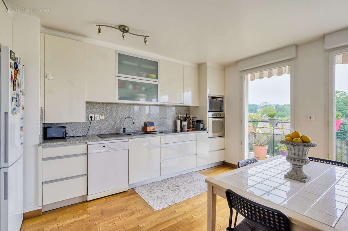 Appartement à LE PERREUX-SUR-MARNE