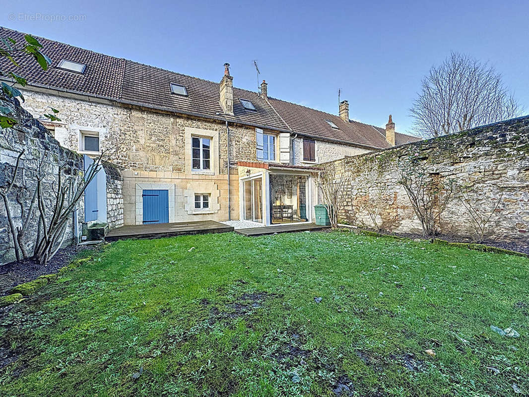 Maison à SAINT-LEU-D&#039;ESSERENT