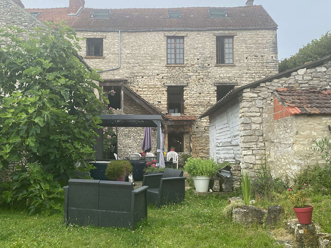 Maison à FONTENAY-SAINT-PERE