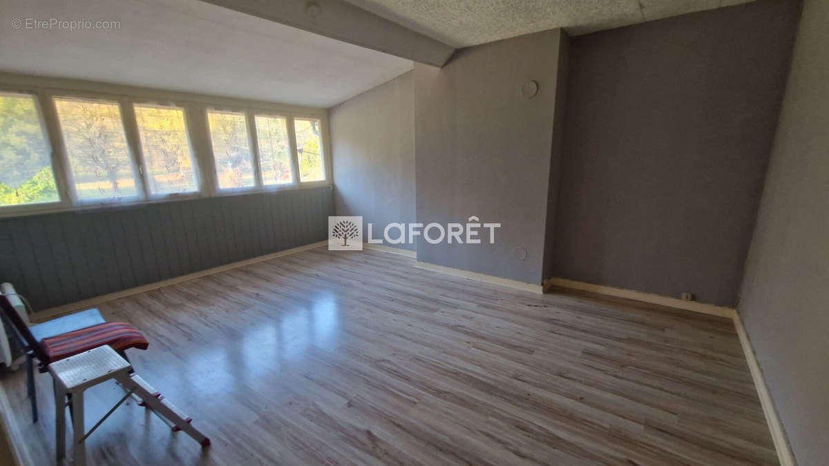 Appartement à SALINS-LES-BAINS