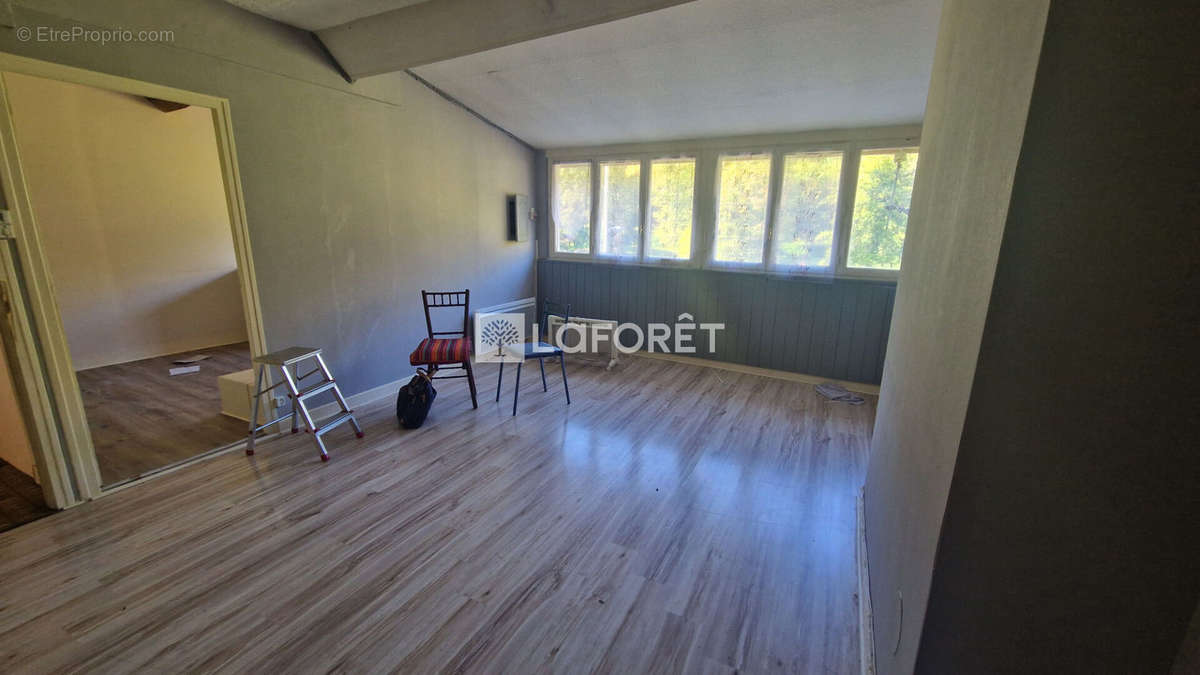 Appartement à SALINS-LES-BAINS