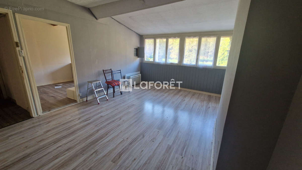 Appartement à SALINS-LES-BAINS