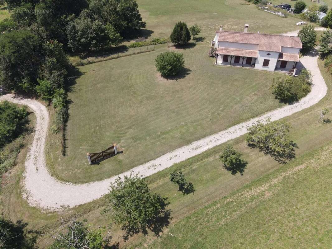 Maison à LAUZUN