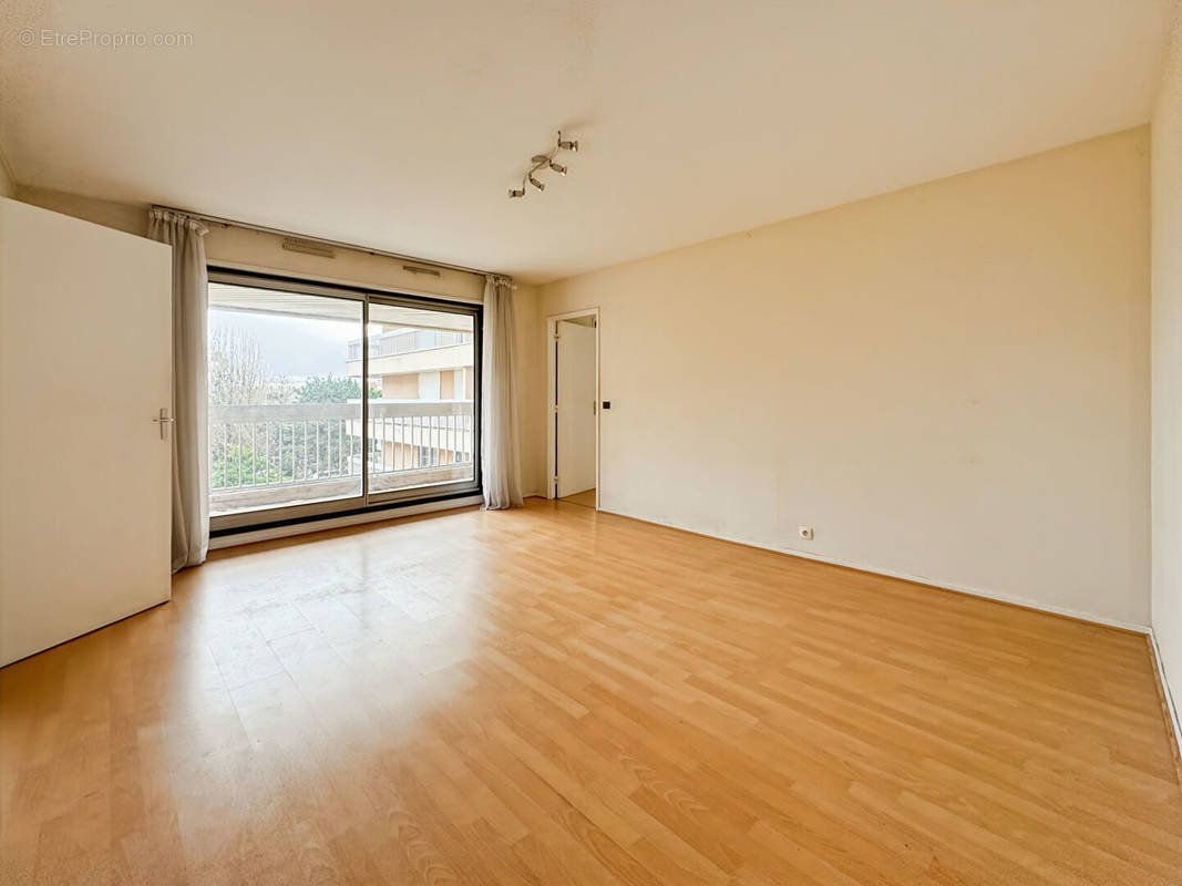 Appartement à VERRIERES-LE-BUISSON