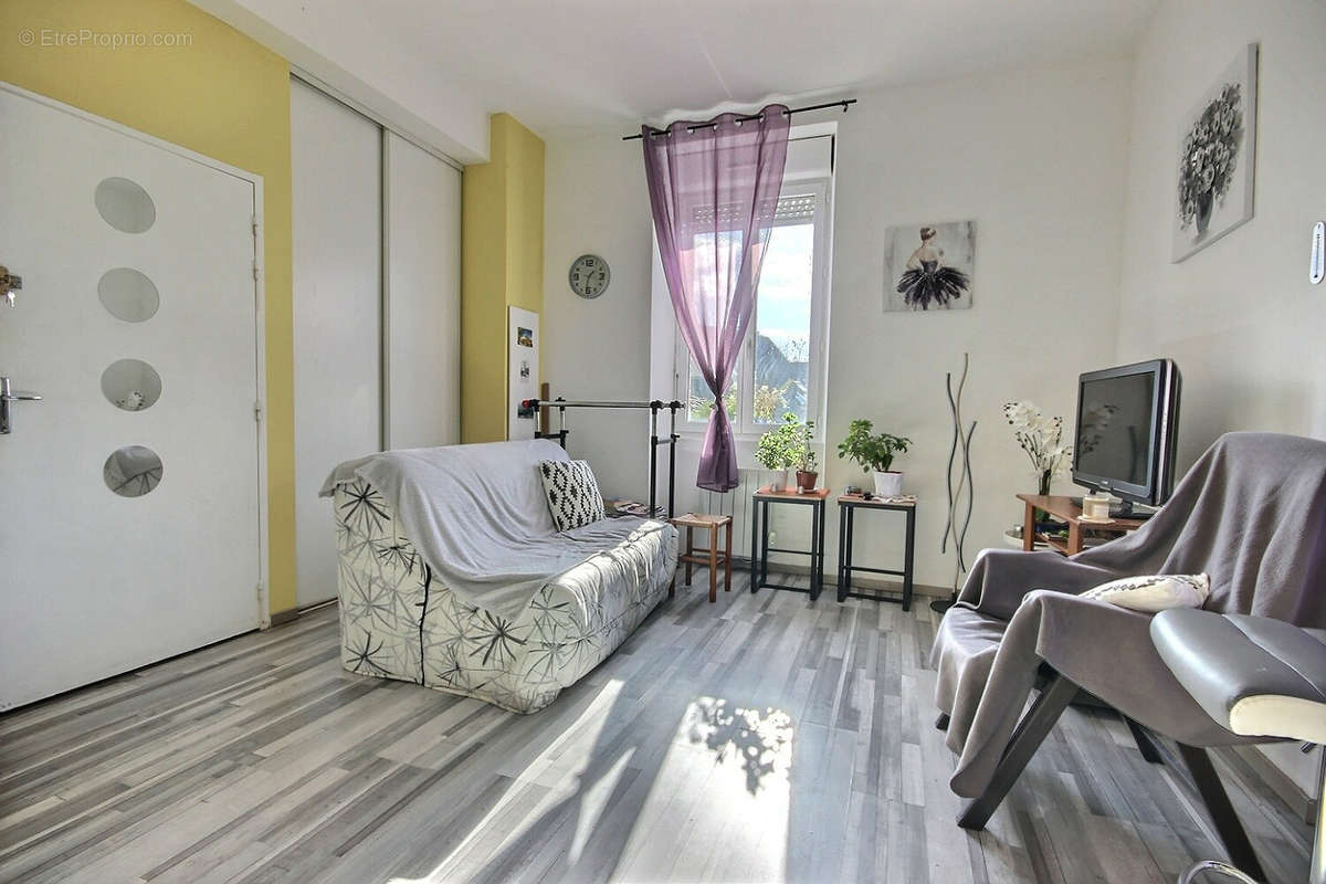 Appartement à LONS