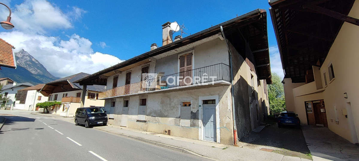 Maison à GILLY-SUR-ISERE