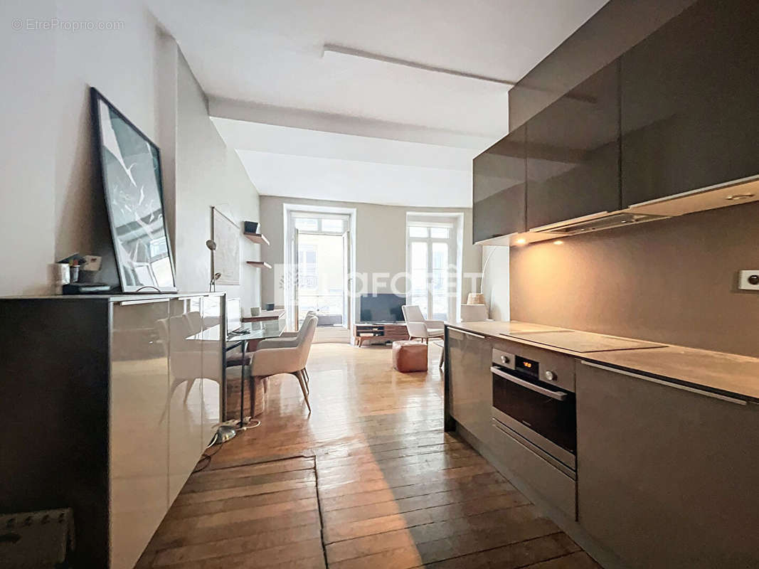 Appartement à PARIS-2E