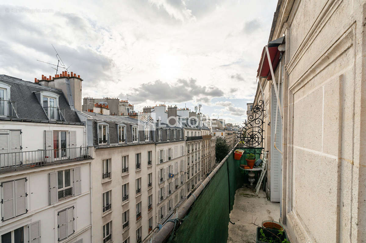 Appartement à PARIS-17E