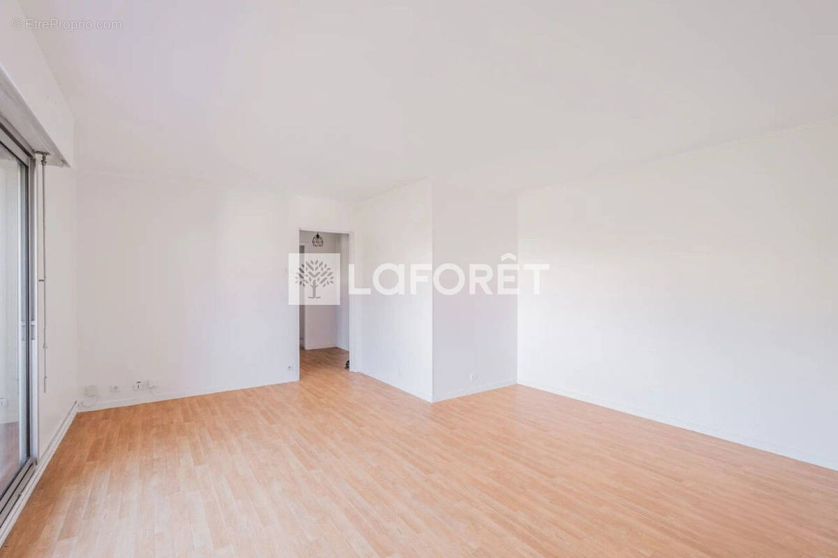 Appartement à PARIS-14E