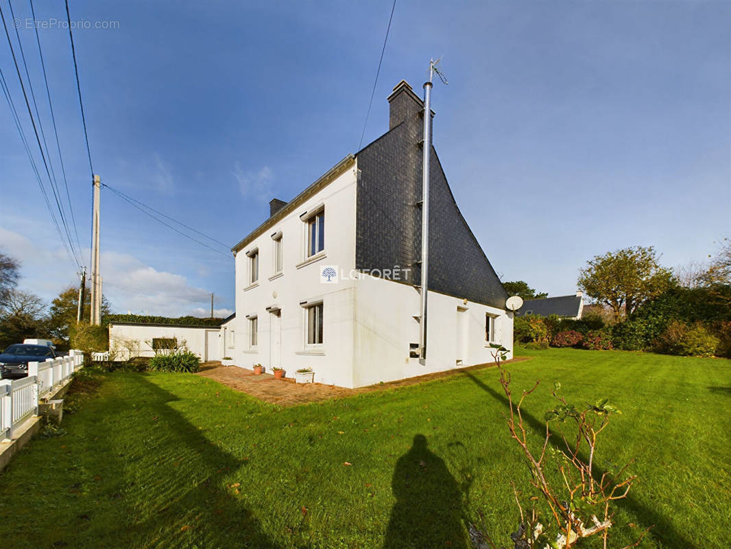 Maison à SAINT-YVI