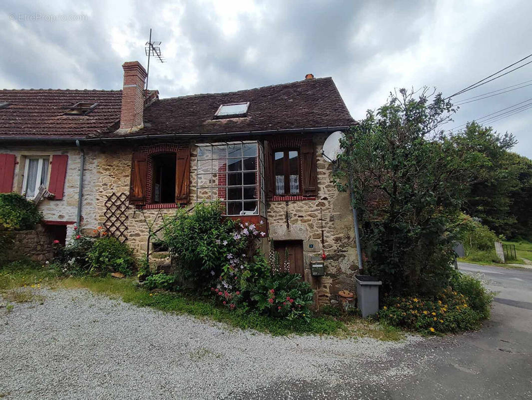 Maison à SAINT-HILAIRE-LES-PLACES