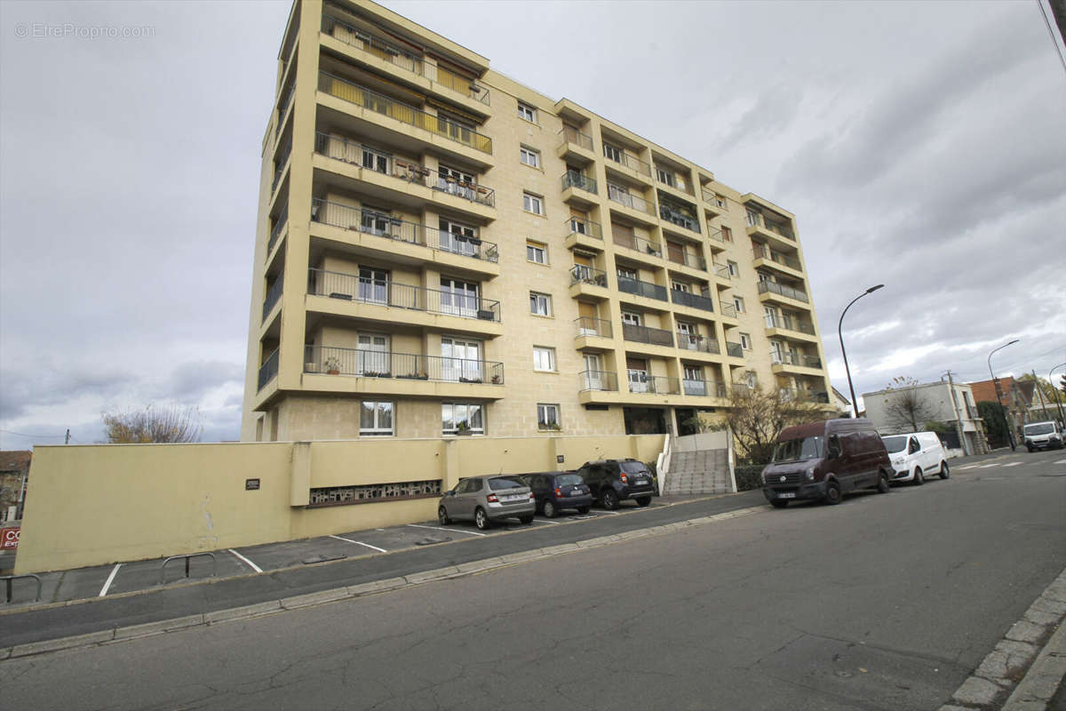 Appartement à SARTROUVILLE