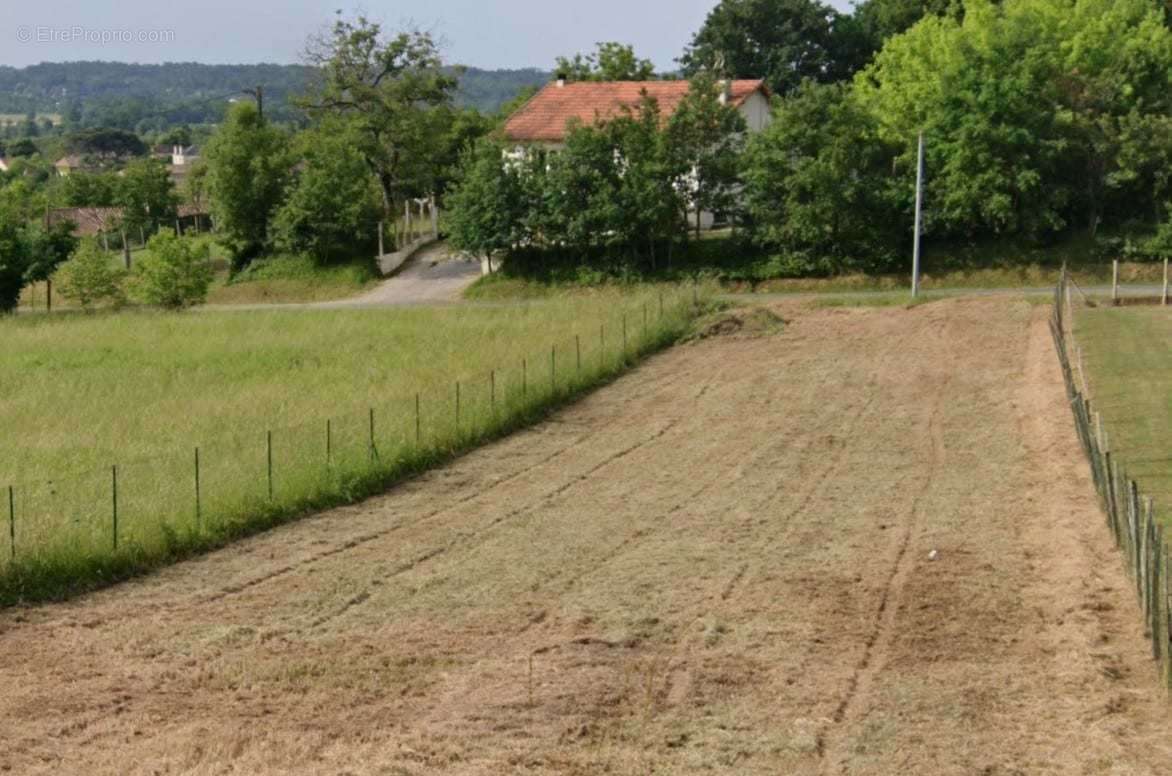 Terrain à DOUZILLAC