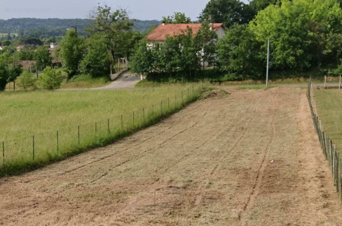 Terrain à DOUZILLAC