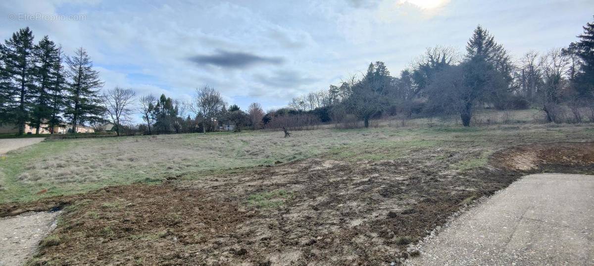 Terrain à MONTIGNAC