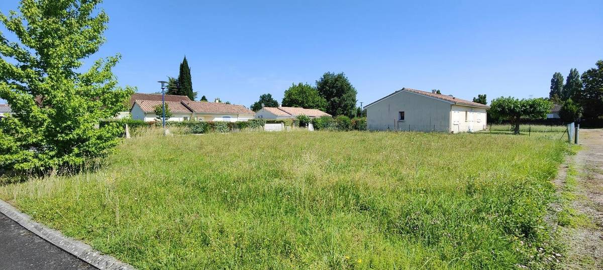 Terrain à MONTPON-MENESTEROL