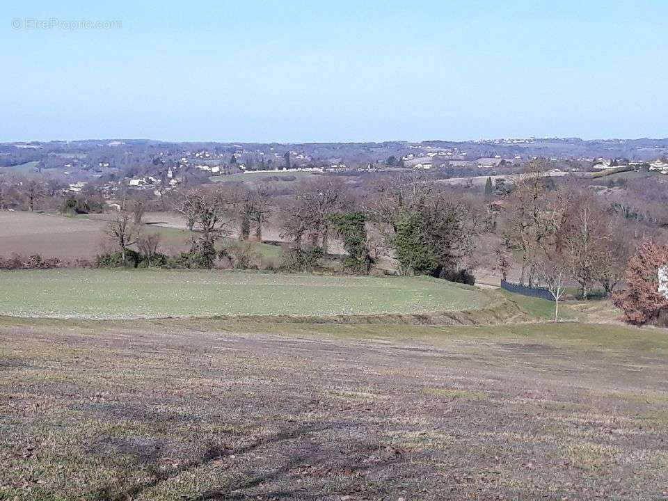 Terrain à SAINT-MARTIN-DE-RIBERAC