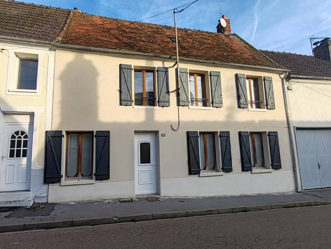 Maison à NEUILLY-SAINT-FRONT