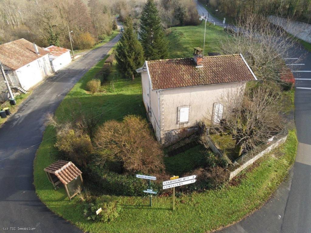 Maison à NANTEUIL-EN-VALLEE